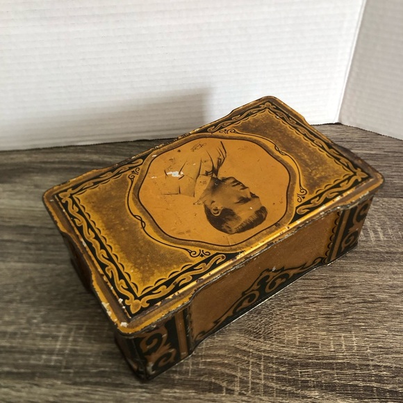 Vtg King Edward VIII Cremona Toffee Tin - Picture 4 of 15